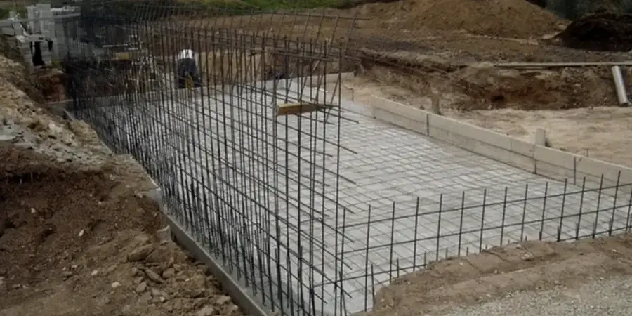 Projeto de fundações superficiais em Vitória: segurança para solos litorâneos